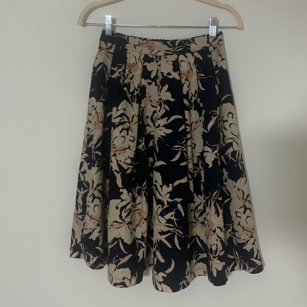 ASTR floral midi skirt NWT XS